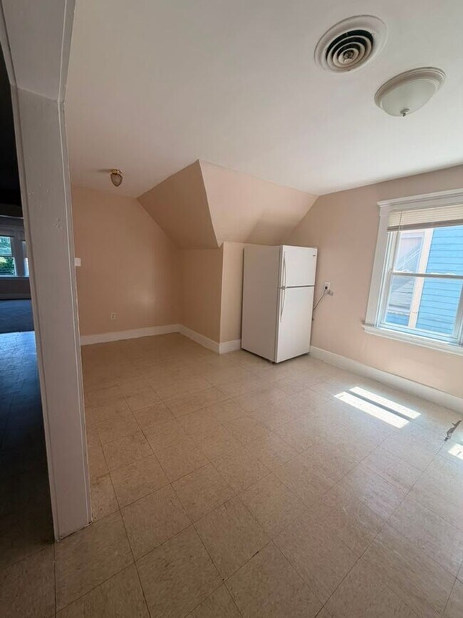 64 Ellsworth Ave Unit 3rd floor