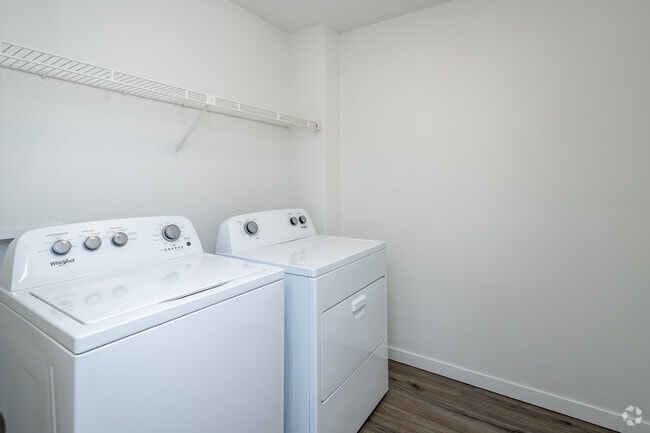 2BR, 2BA - 1,382SF - Laundry