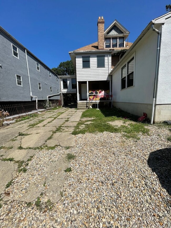Photo - Large Brick 7 bedroom home. email Amber@os...