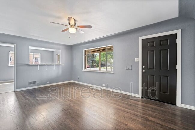 Photo - 2880 Harrison St