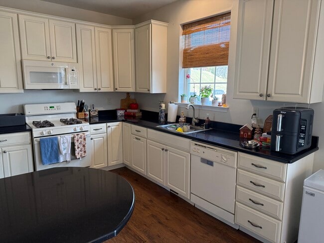 Photo - 423 Marion Rd