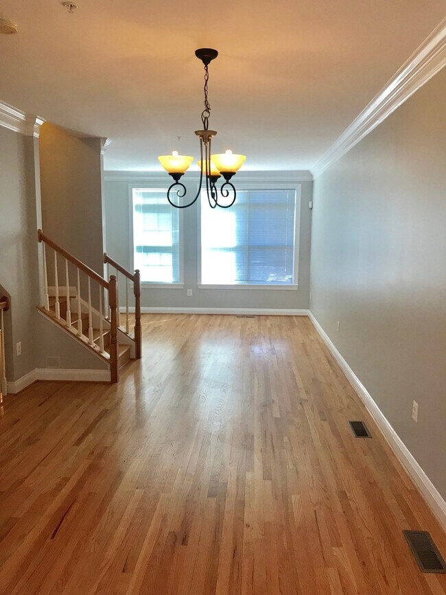 Photo - 4 Story Arlington Home / With Garage Parking in Stellar Location!