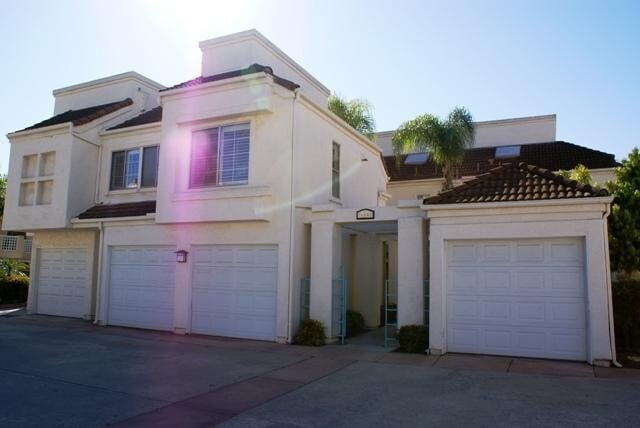 Building Photo - 2 Bed, 2.5 Bath Two-Story Condo with Garage