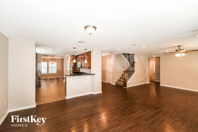 Photo - 342 Auburn Oaks Rd E