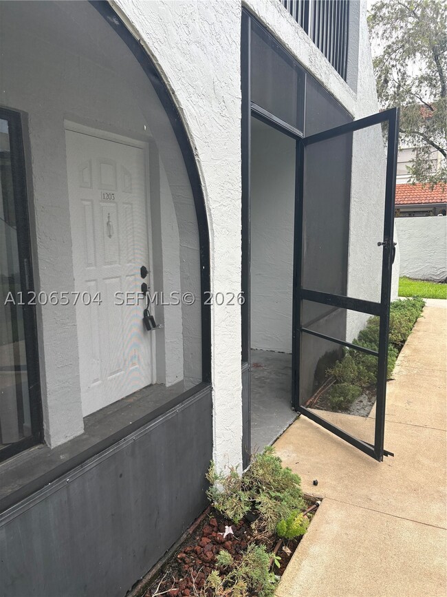 18236 Mediterranean Blvd Unidad 3-12
