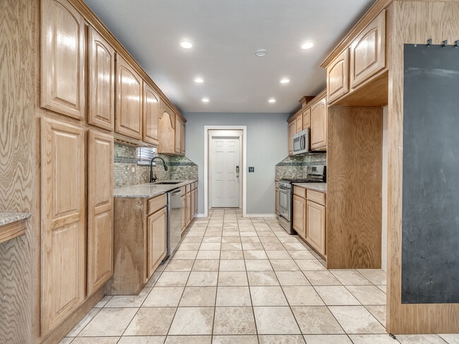 Photo - 3900 Hiddleston Cir