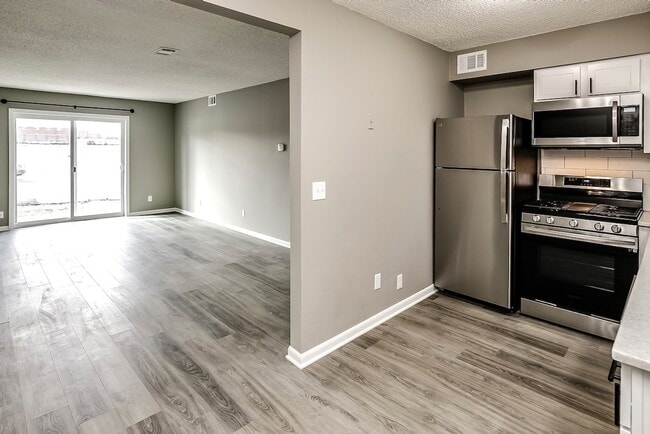 Photo - UPDATED 1-Bedroom Apartment at Gaslight Village! Unidad 38