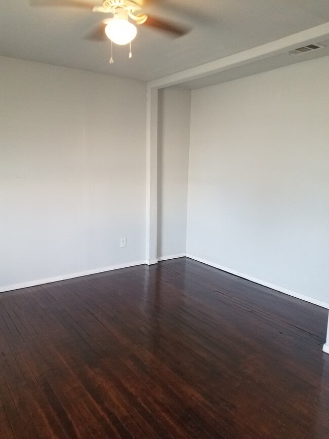 Photo - 420 W Crockett St