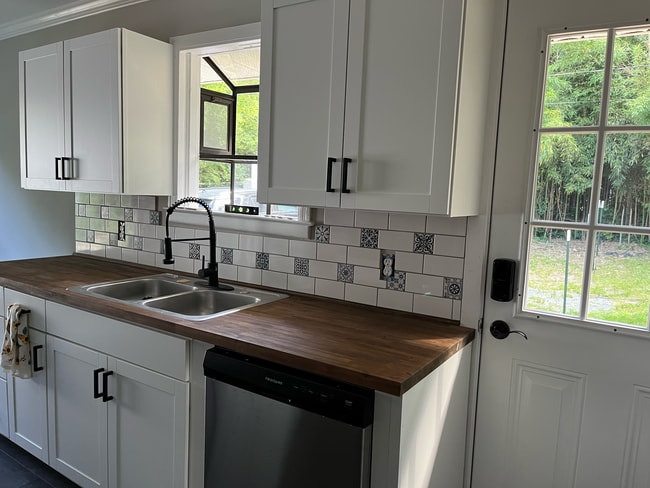 Photo - 206 D Carlton St