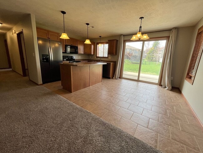 Photo - Ground Floor 2 Bed Condo with Attached Garage!