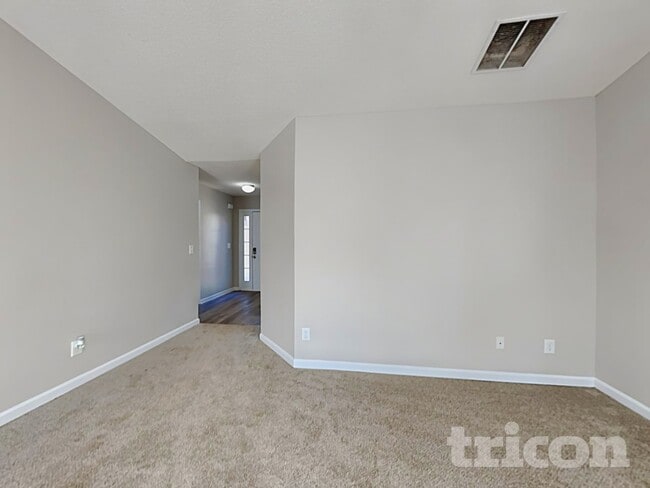 Photo - 208 Ravenwood Ct