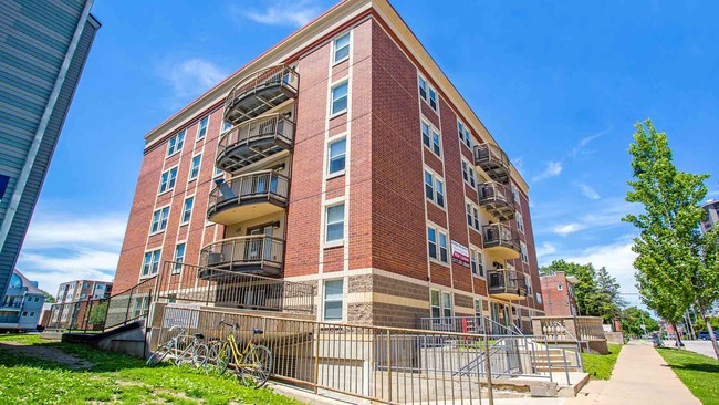 907 Third - 907 Third Apartments