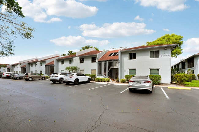 Building Photo - 14849 Cumberland Dr Unit 2070