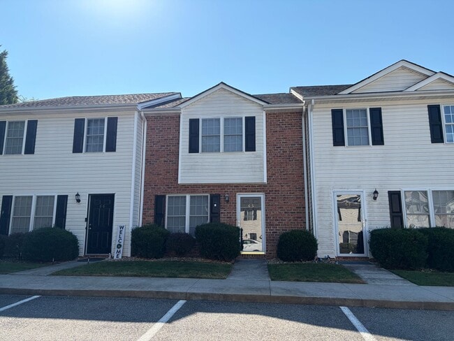 Building Photo - 3600 Old Forest Rd