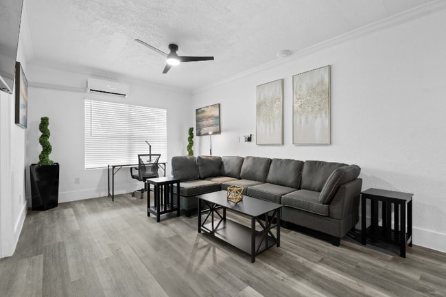 Photo - 806 E Chelsea St Unidad 2