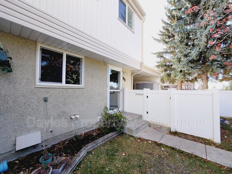20 WoodVale Village NW