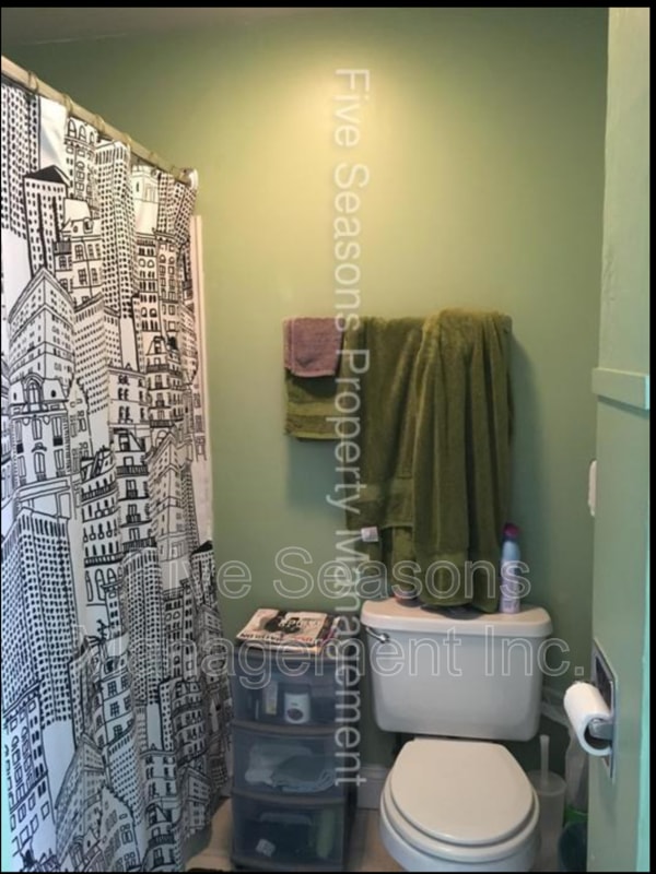 Photo - 77 N Union St