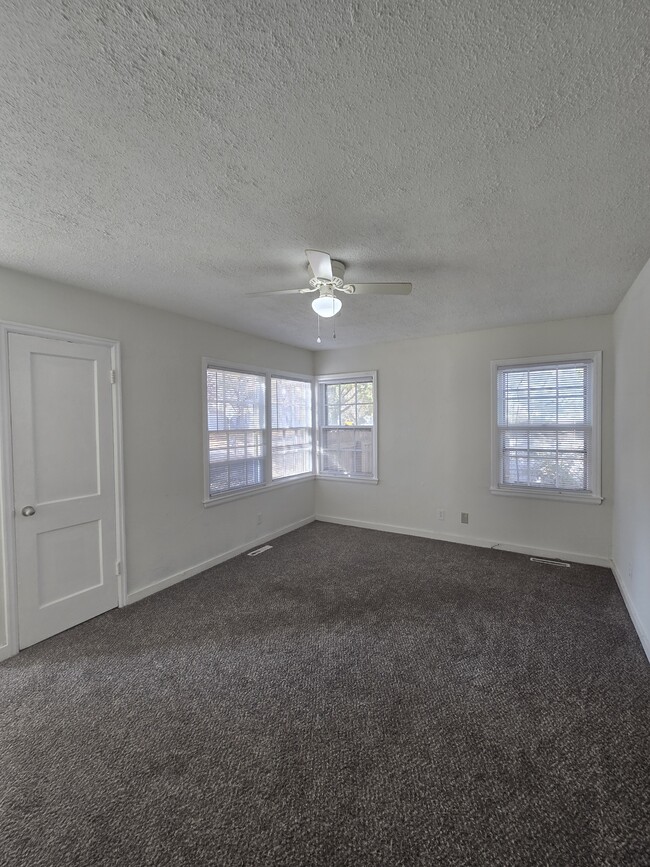 Photo - 1102 Dellrose