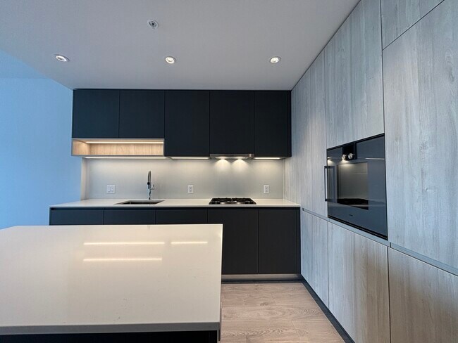 Photo - 6808 Minoru Blvd