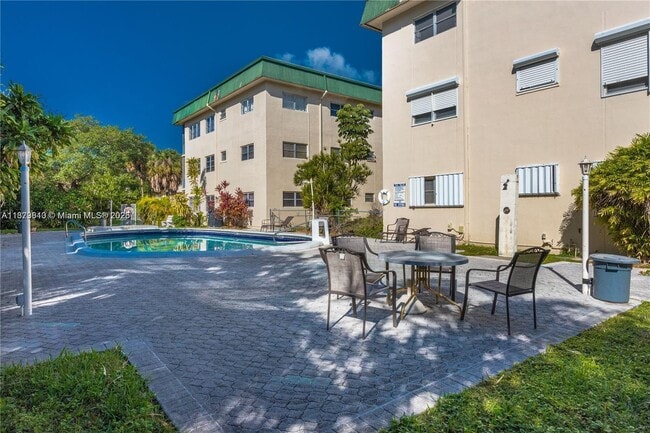 Building Photo - 1450 Atlantic Shores Blvd Unit 303 Rental