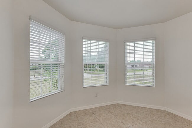 Photo - 203 NE 9th Ave