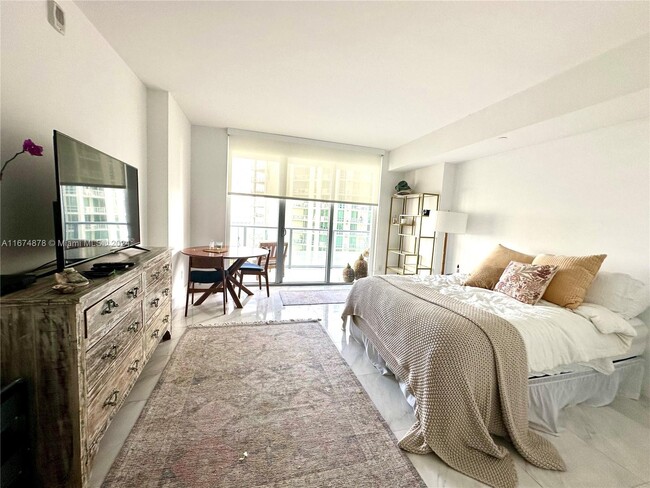 Building Photo - 1300 Brickell Bay Dr Unit #2106 Rental