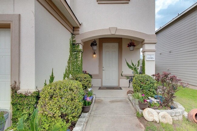 Photo - 6816 Sunderland Trail