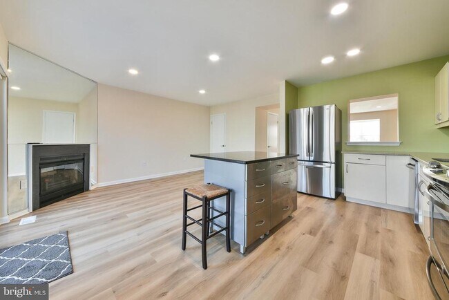 Photo - 702 Spice Bush