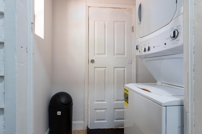 Photo - 105 W 36th St