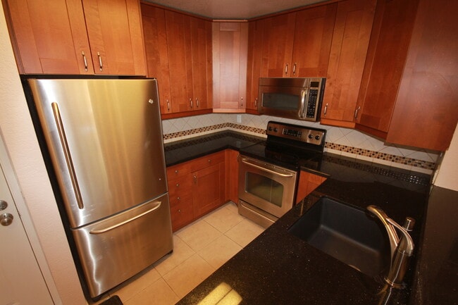 Building Photo - 2 Bedroom Upgraded Condo Close to UCSD Unit 5311