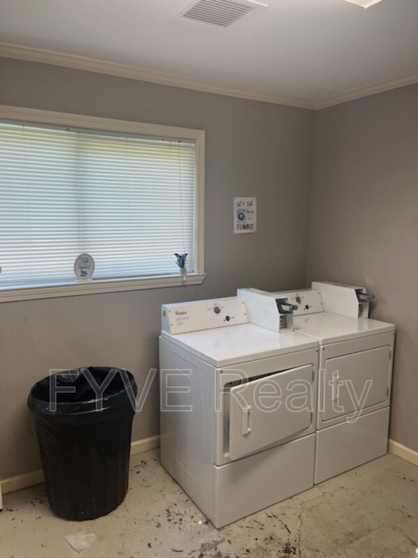 Photo - 990 Houck St