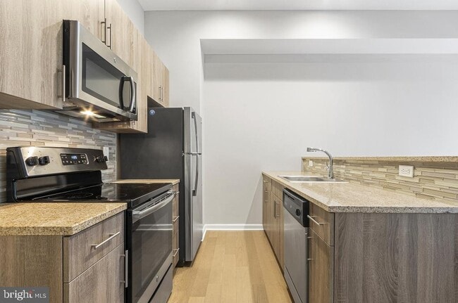 Building Photo - 1300 Chestnut St Unit M6 Rental