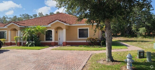 Building Photo - Villa in Tuscany Preserve, Poinciana Rental