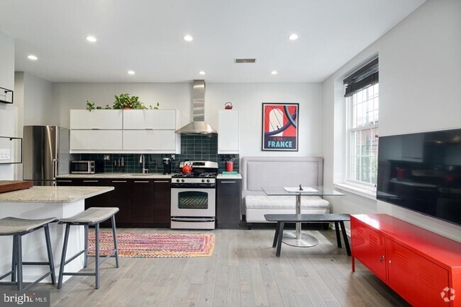 Building Photo - 1343 Lombard St Unit B Rental