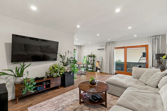 Building Photo - Vacancies in this building are uncommon. Unit APT 1