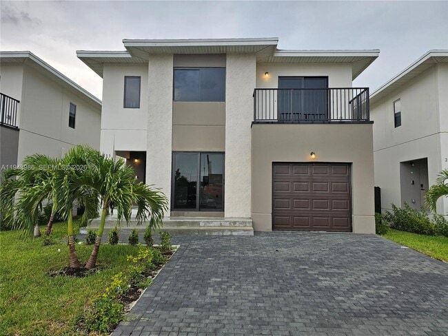 Building Photo - 215 NW 13th Pl