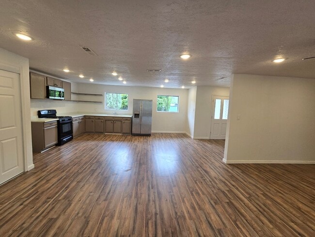 Photo - 2115 Perry Rd SW