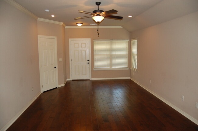 Photo - Adorable 3 Bedroom w/ Excellent Location!