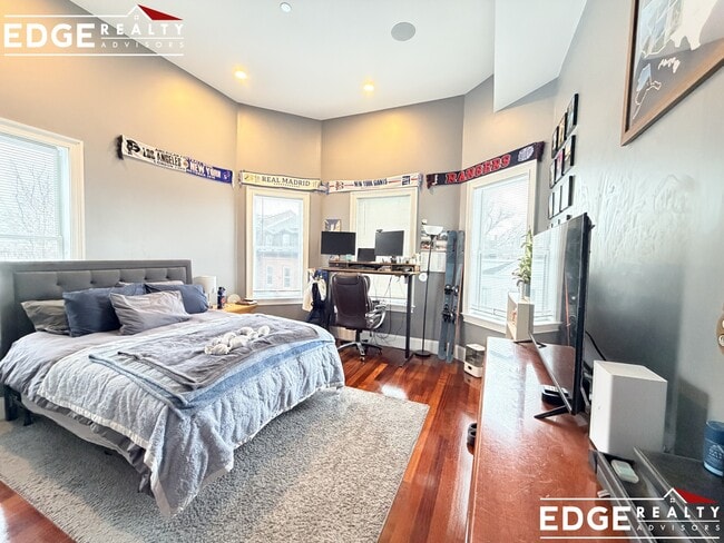 Photo - 580 E 3rd St Unidad 3