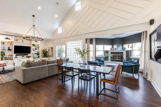 Photo - Crestline Cary