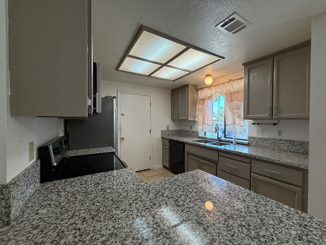 Photo - Get $400 Off Your 1st Month's Rent