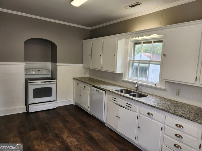 Photo - 11 S Elm St SW