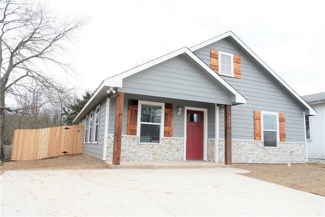 Photo - 424 E Nelson St