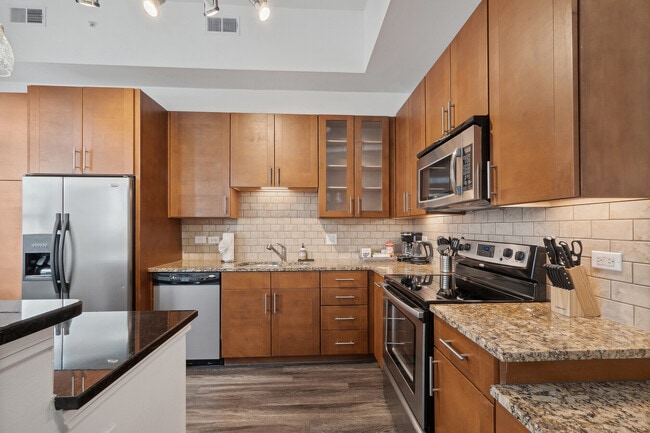 Move-In Deal: Save $1,000 Right Now! - Move-In Deal: Save $1,000 Right Now! Condo Unit AERO1