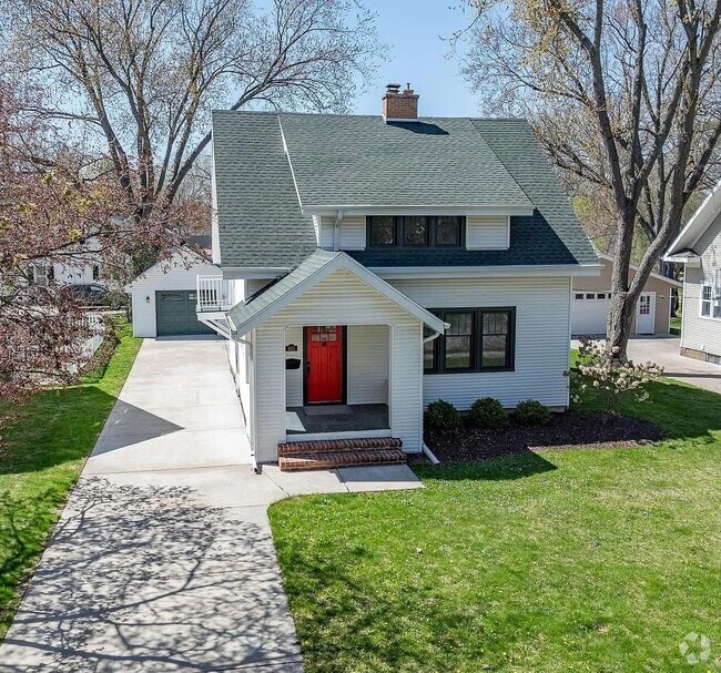 Building Photo - Charming Cape Cod Single Family Rental