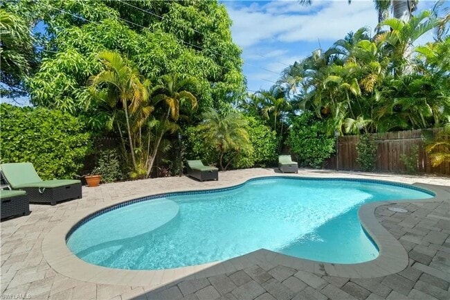 Building Photo - 3 Bedroom 2 Bathroom POOL HOME