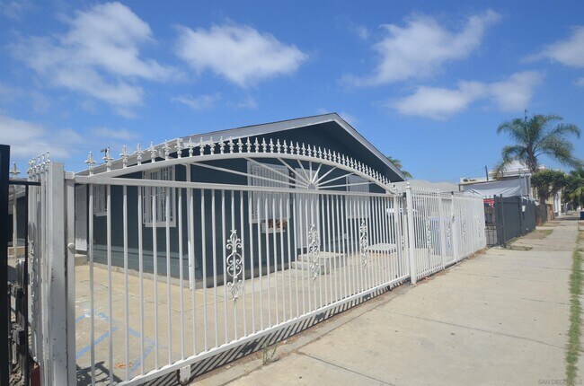 Building Photo - 3836 43rd St Rental