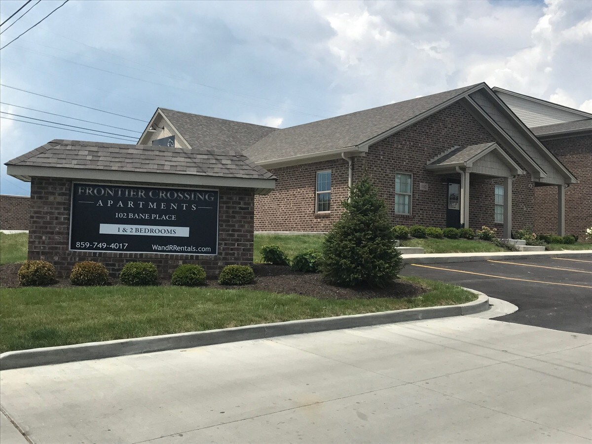 Primary Photo - Frontier Crossing Apartments