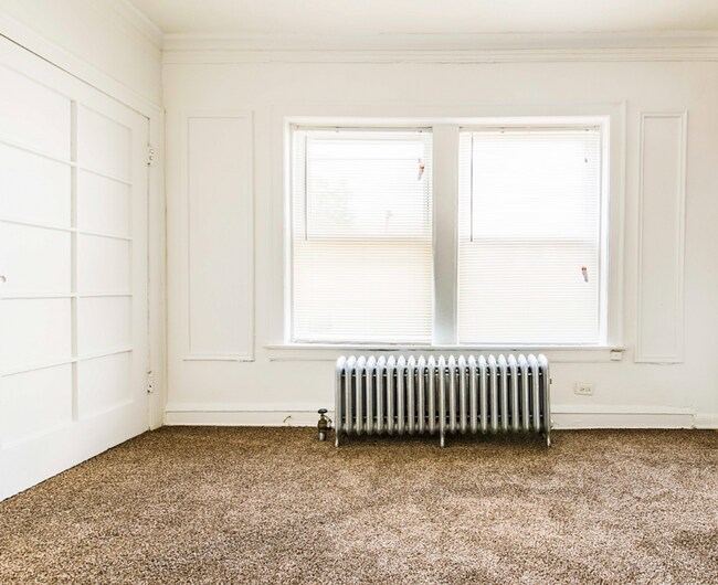 1615 W 77th