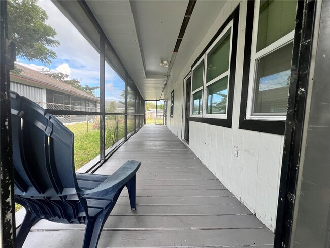 Photo - 347 NW 6th St